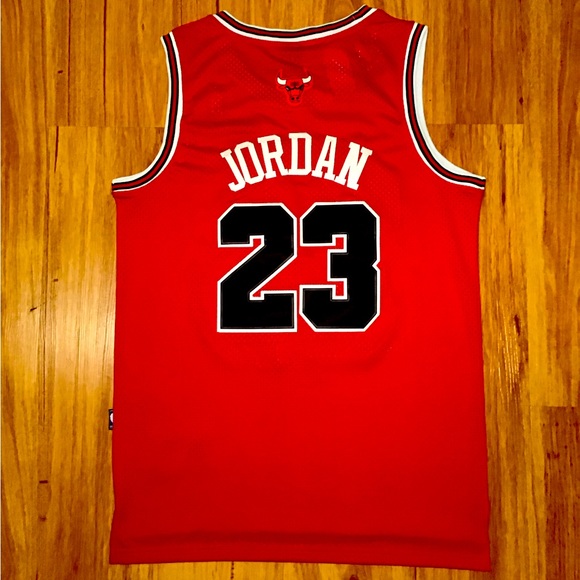 Bulls #23 Michael Jordan Jersey - Picture 2 of 3